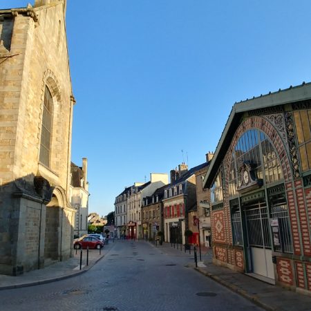 Bretagne - Quimperlé les Halles côté de l'abbatiale