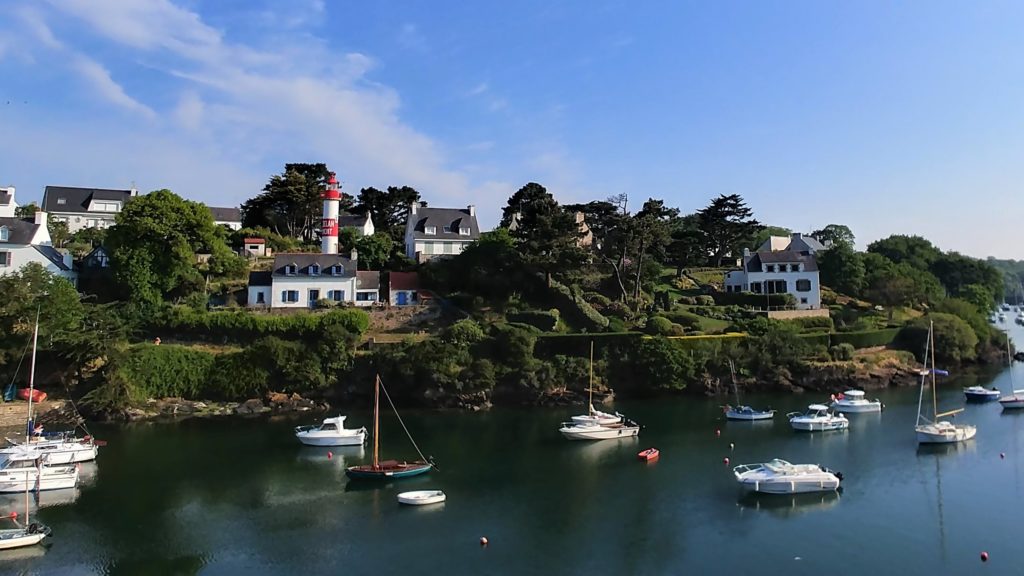 Location de vacances Entre Port Et Toiles à Doëlan vue du séjour et de toutes les chambres