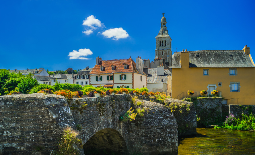 Bretagne la ville Quimperlé avec le Pont Fleuri
