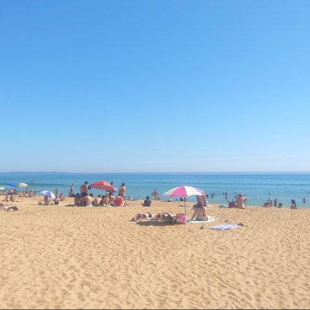 plage de sable fin du kerou